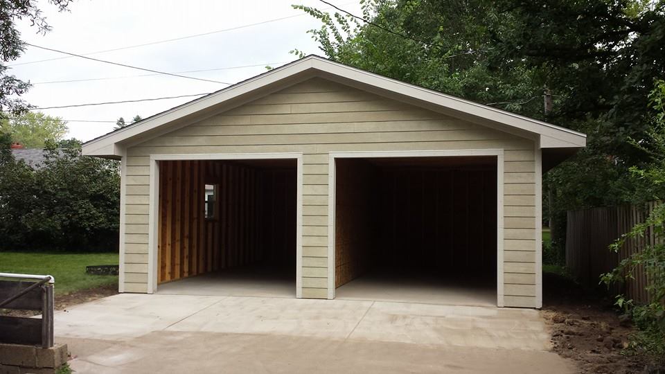 Detached garage
