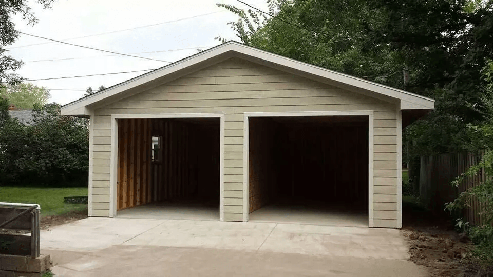Detached garage