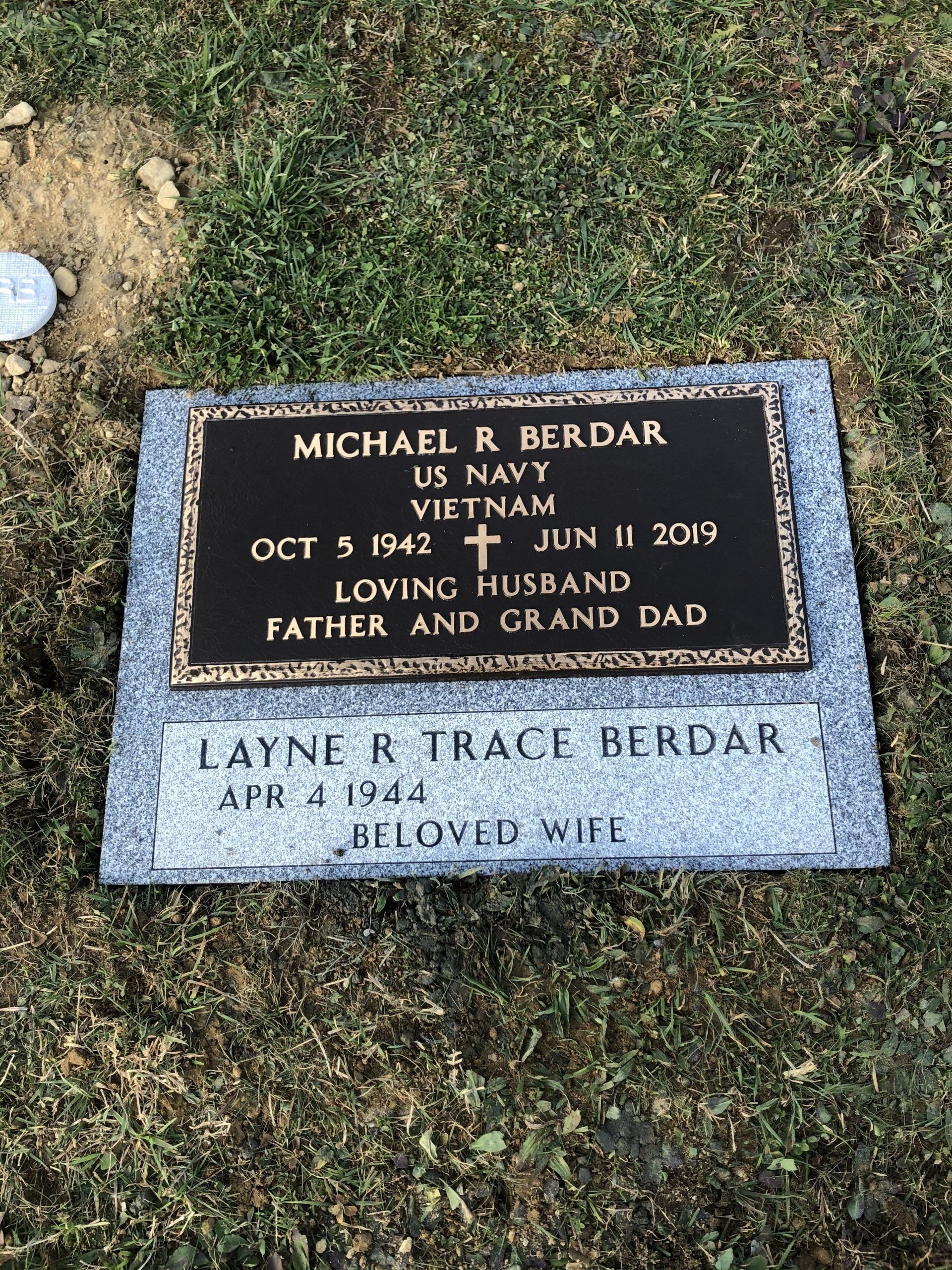 A gravestone for michael r. berndar , a loving husband , father and grand dad.