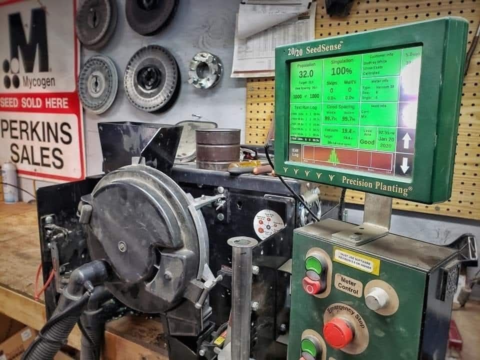 Machine with a green screen displaying data, in a workshop setting.