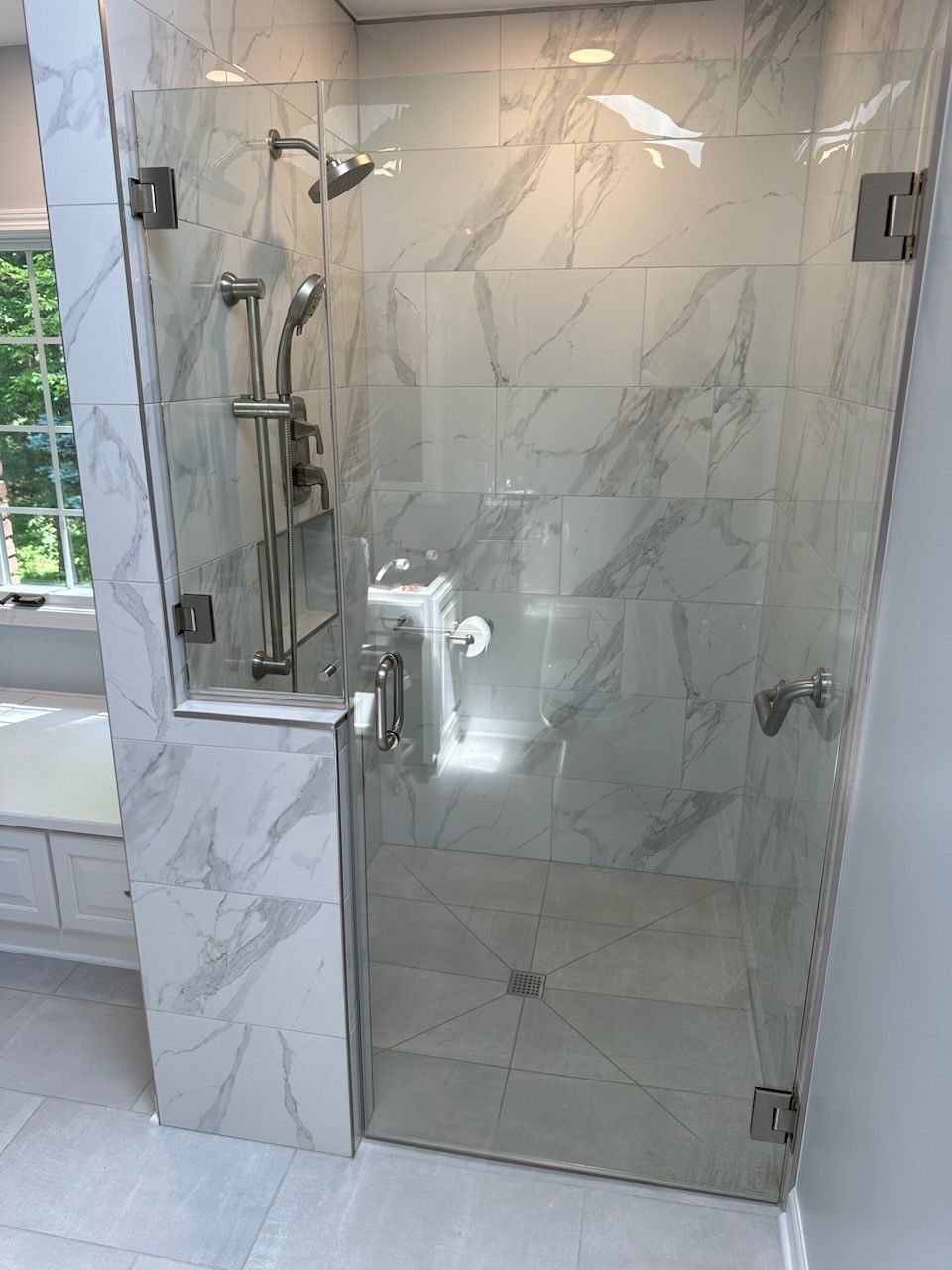 a nice-looking bathroom