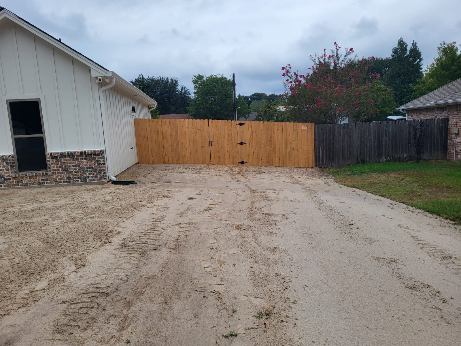 cwg fence and decks fencing