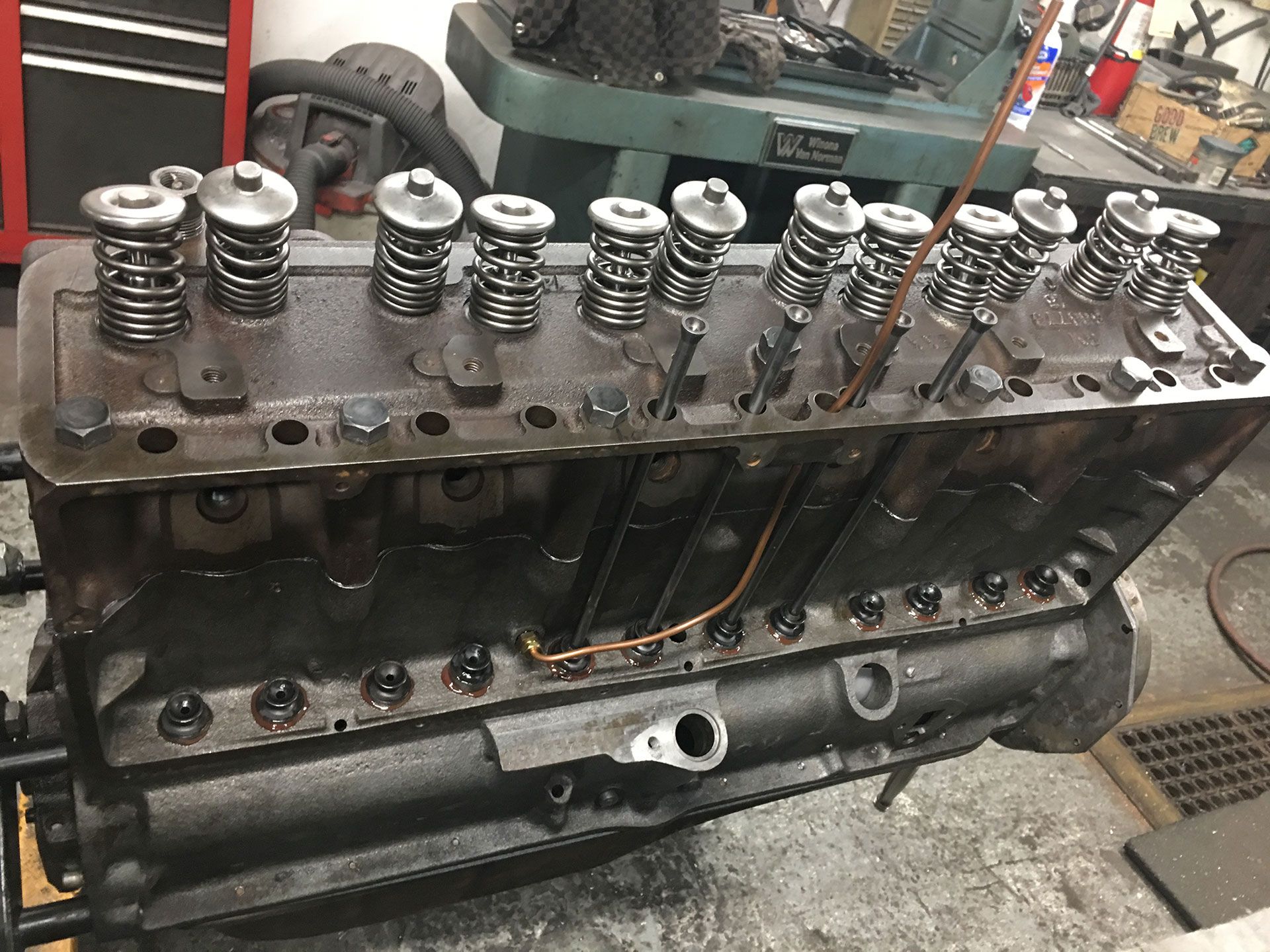 Cylinder heads with springs on it