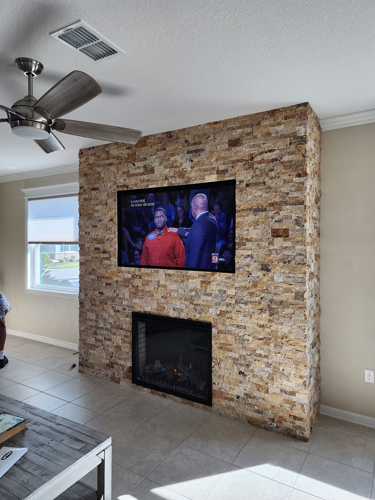 Mounted wall TV