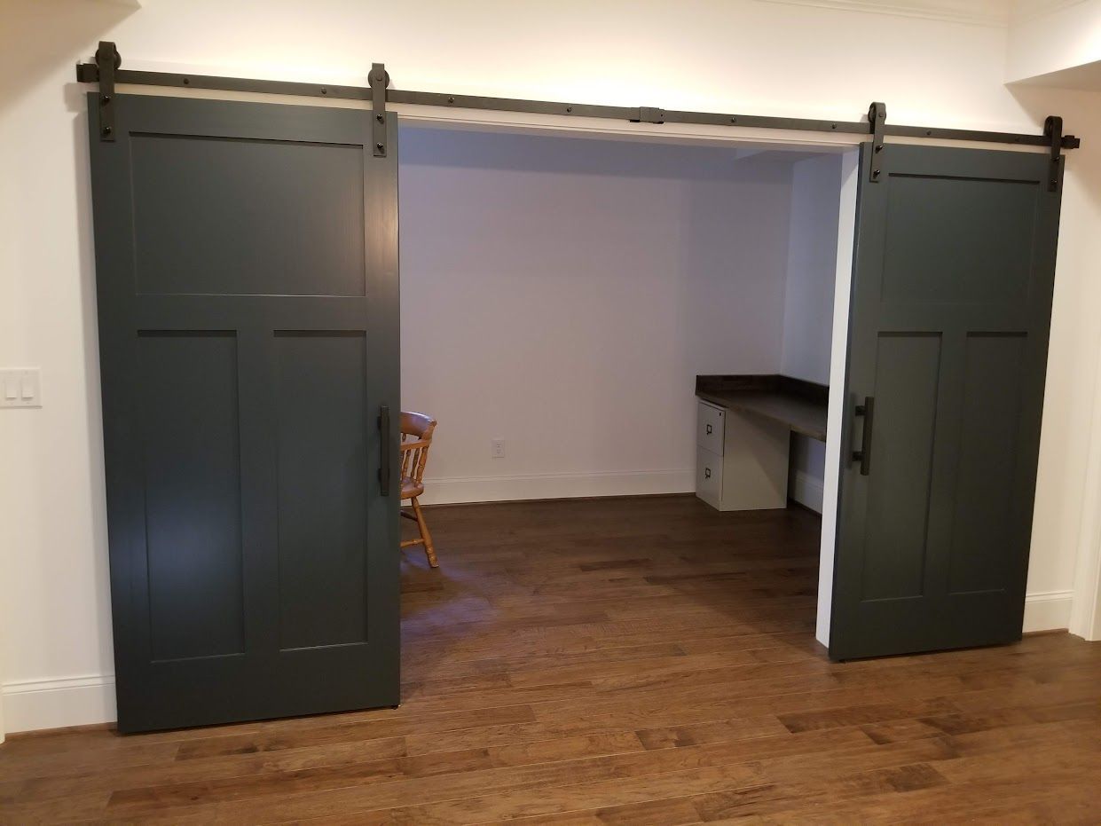 Sliding barn door