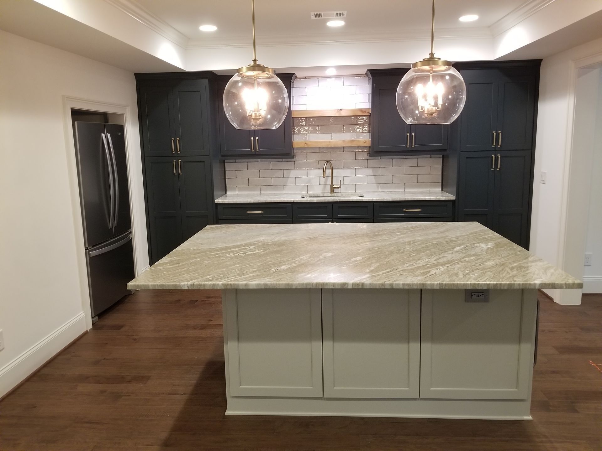 there is a large island in the middle of the kitchen .