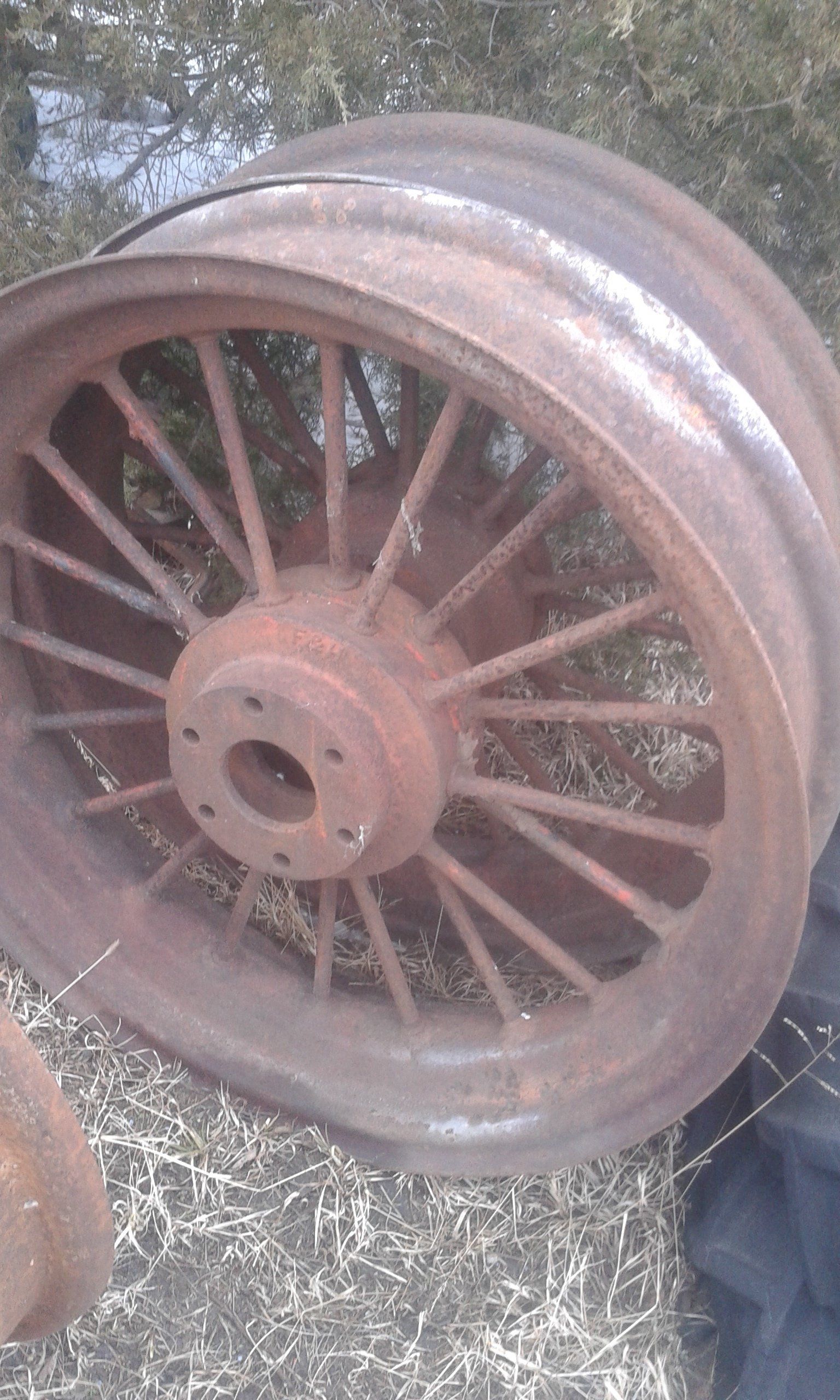 Case CC factory round spoke rear rims