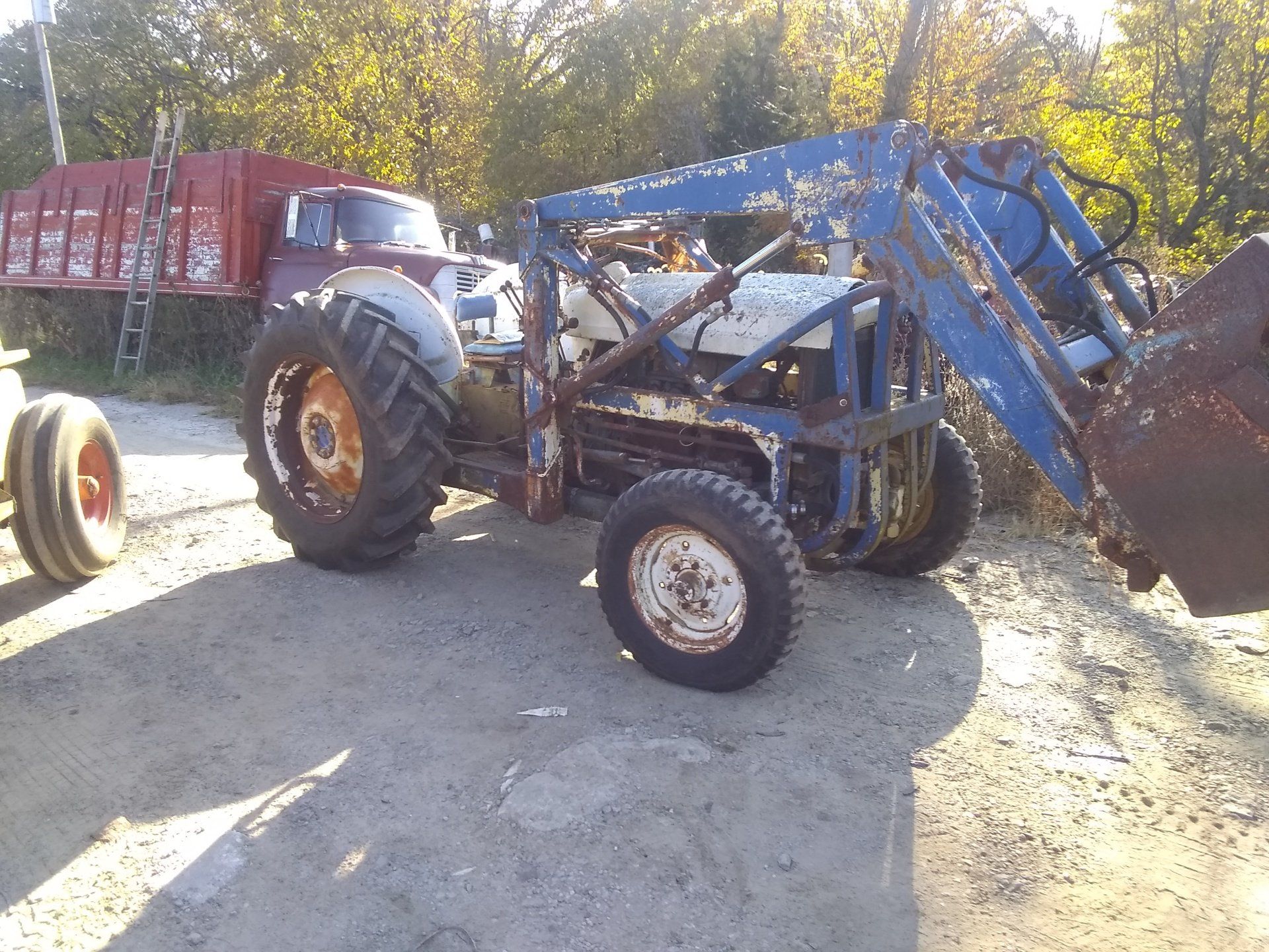 Ford 4000 Industrial 4cylinder with Sherman transmission and power steering and Backhoe