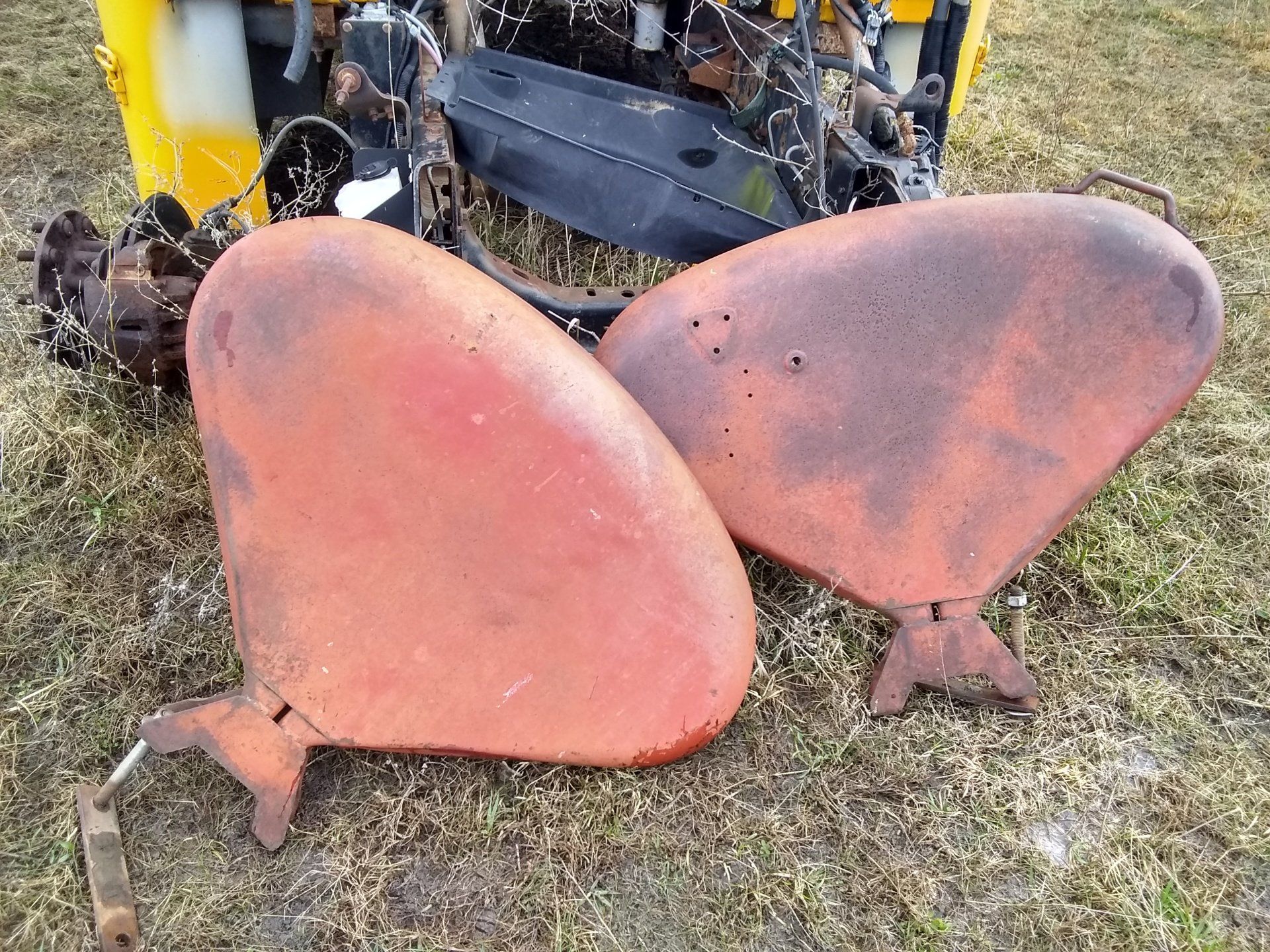 Farmall 706/806 clamshell fenders