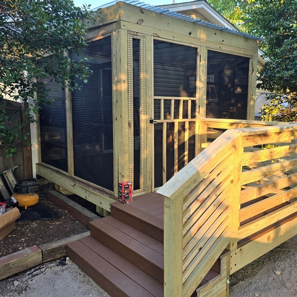 A screened in porch with stairs leading up to it