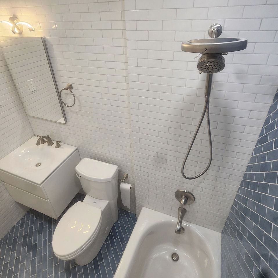 A bathroom with a toilet, a bathtub, and a sink