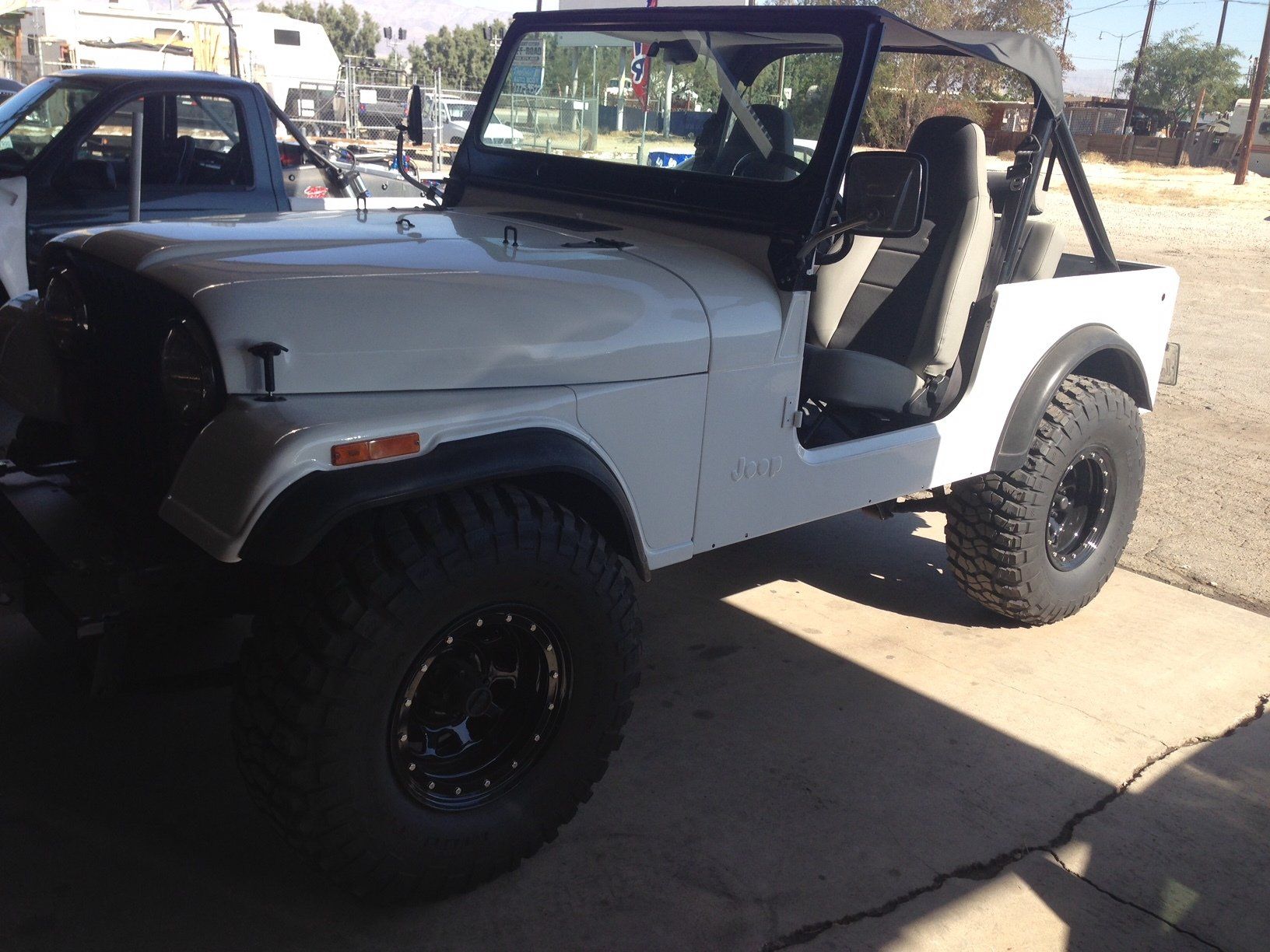 White Jeep vehicle