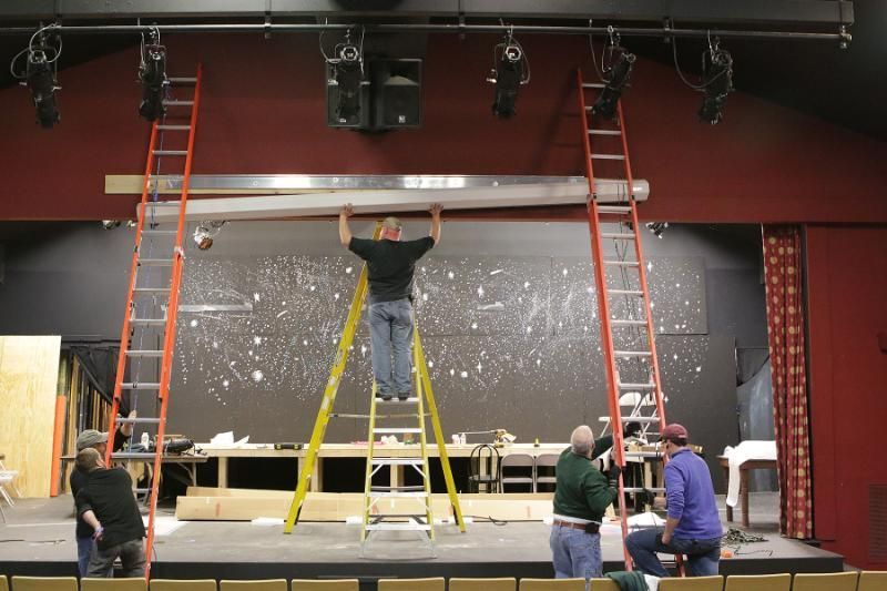 Retractable Projection Screens