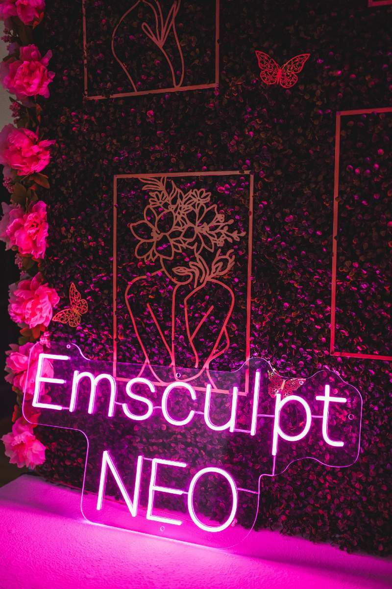 A neon sign that says 