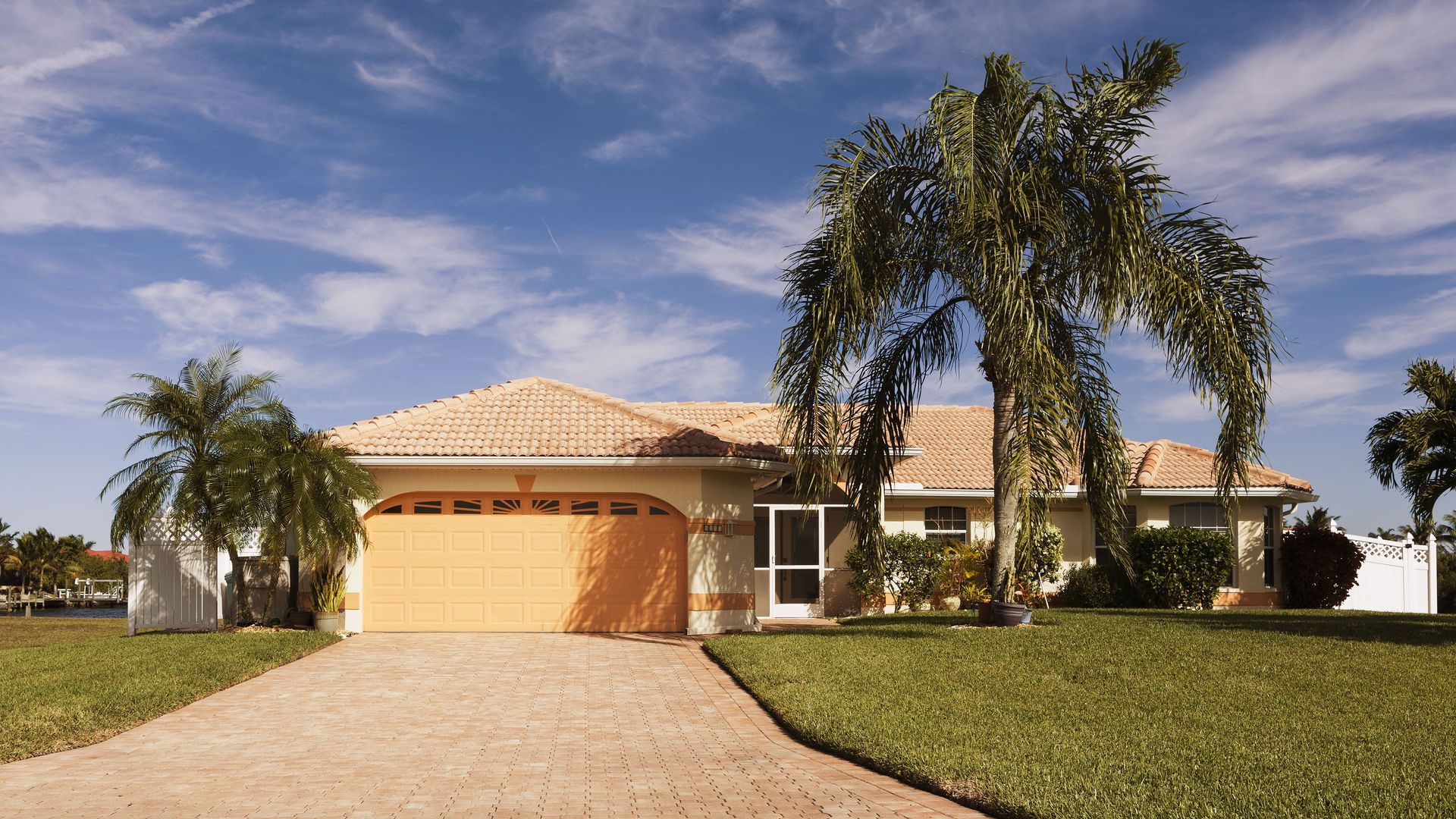 3 Ways Hiring a Landscaping Service Can Boost Your Homes ROI
