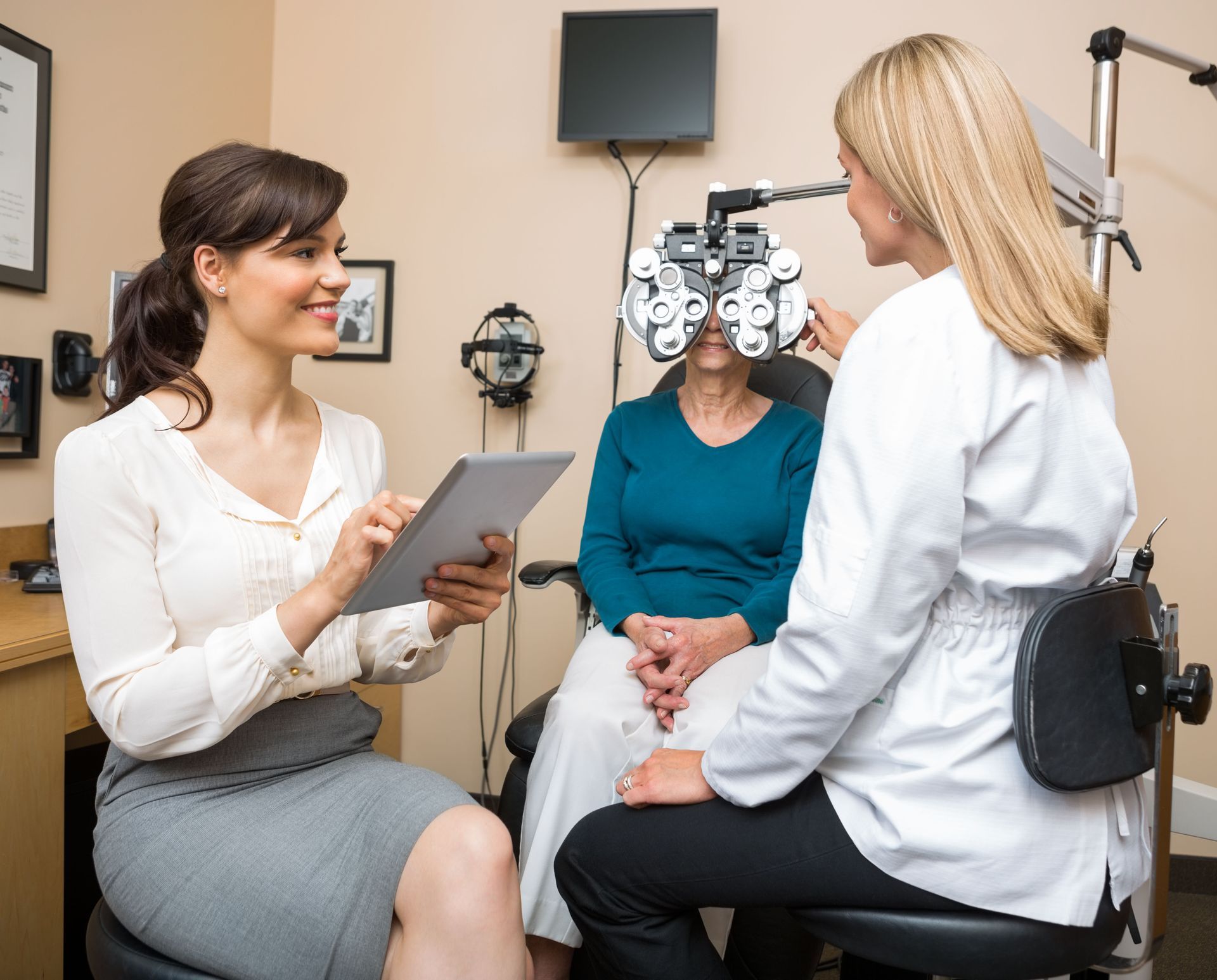 eyeglass stores