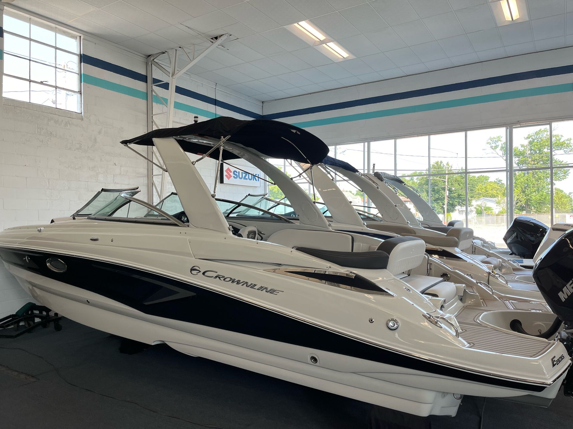 2024-crownline-e290xs
