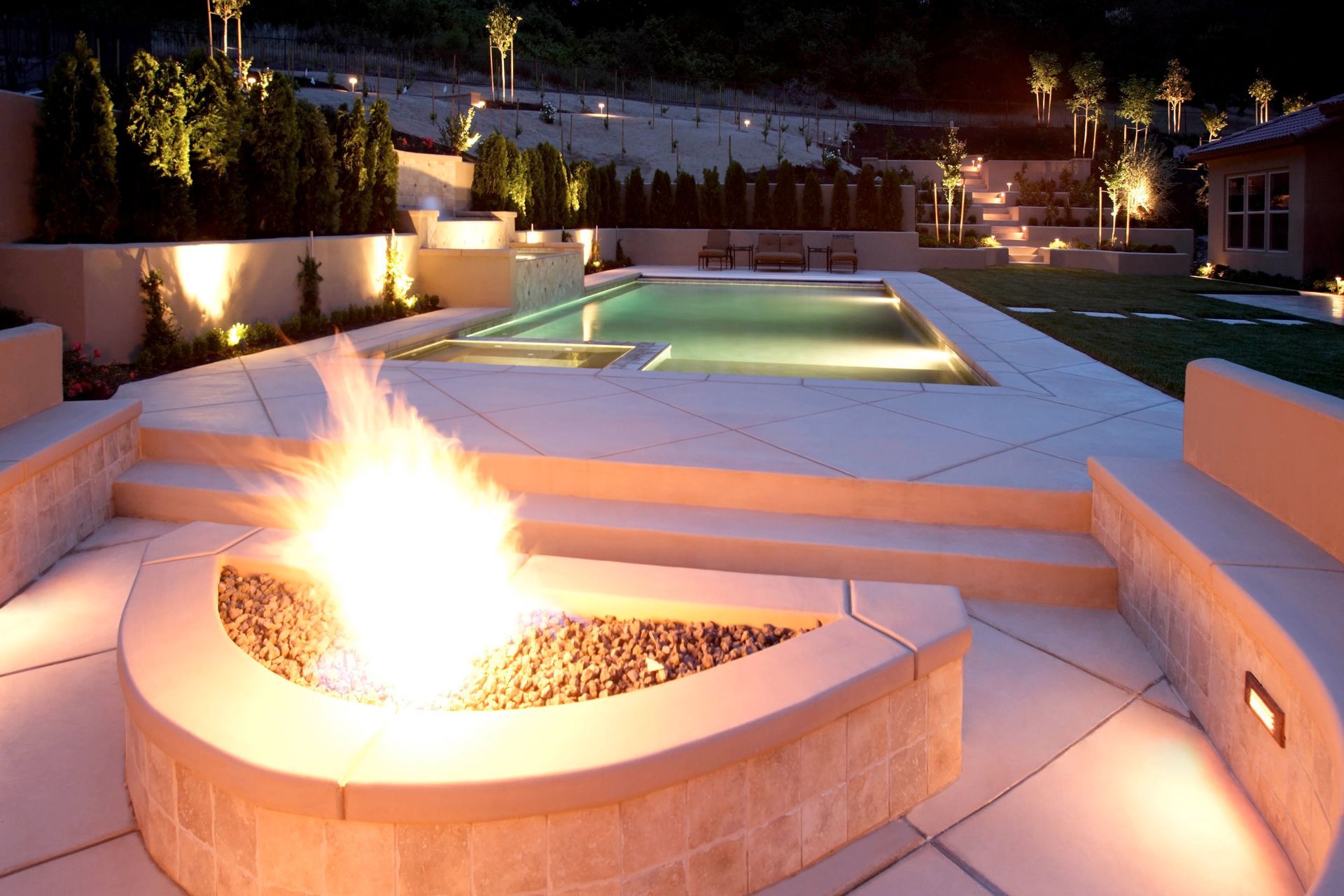 Inground pool with fire pit