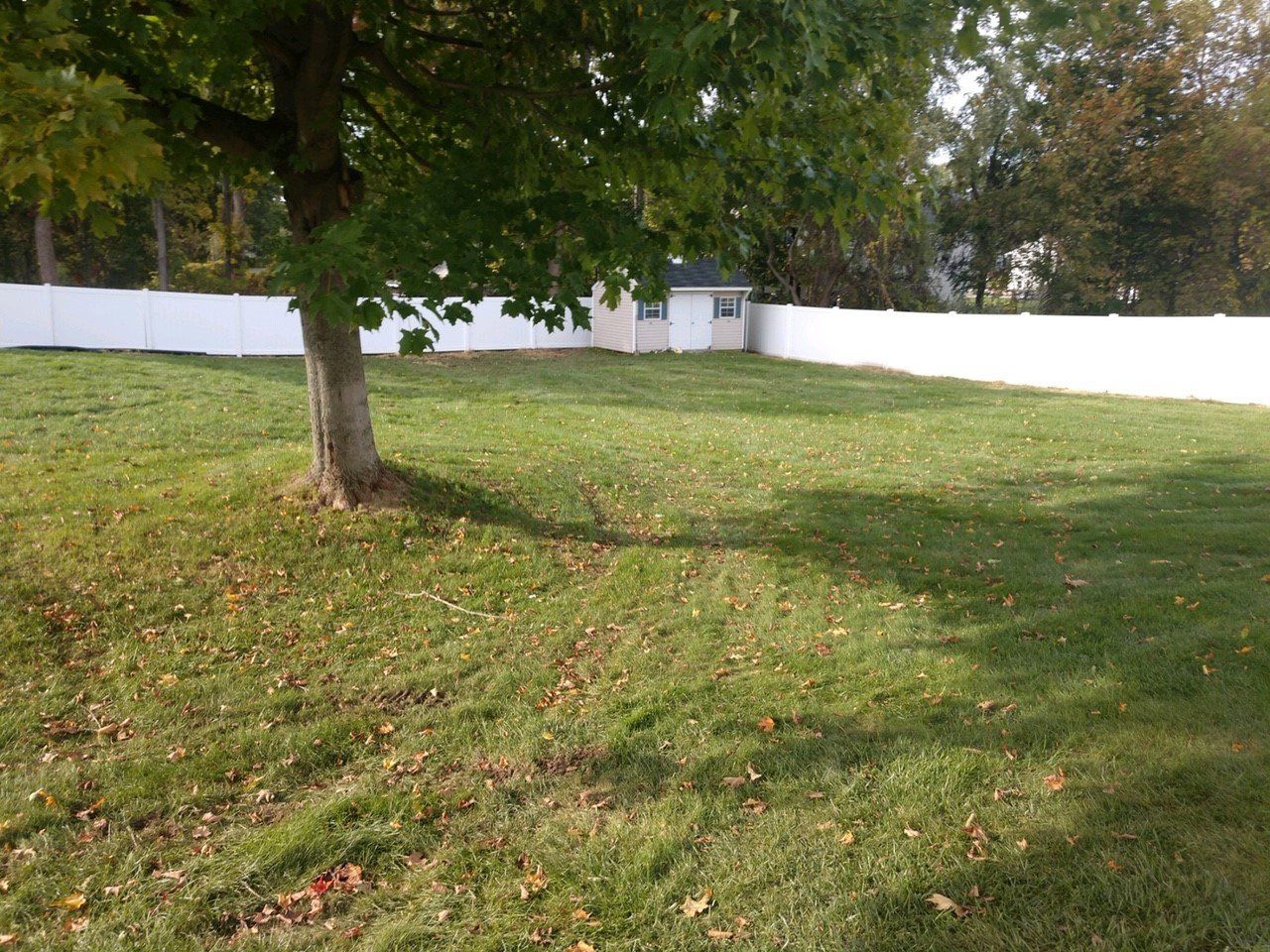 Vinyl residential fence