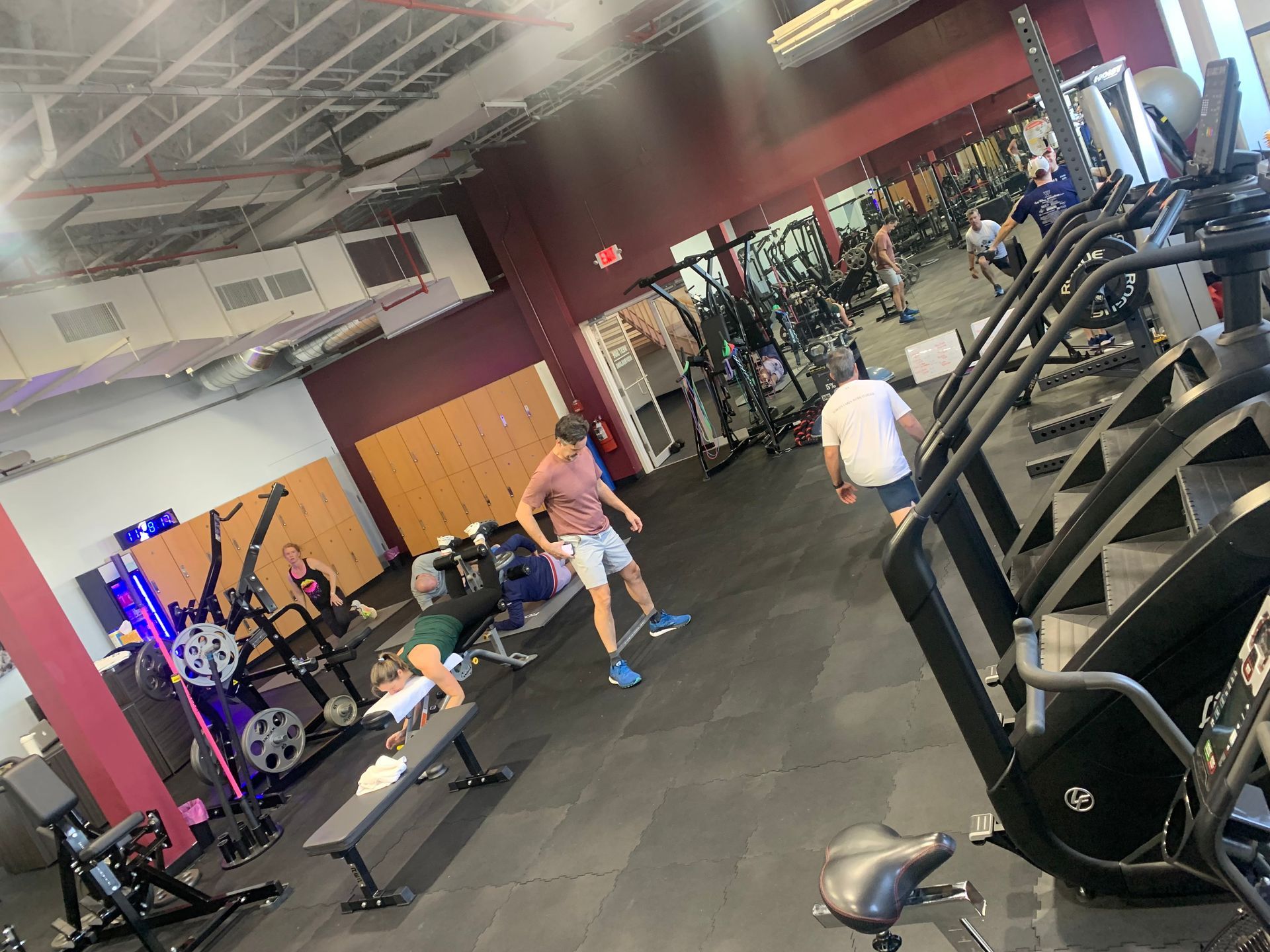 A group of people are standing in a gym.