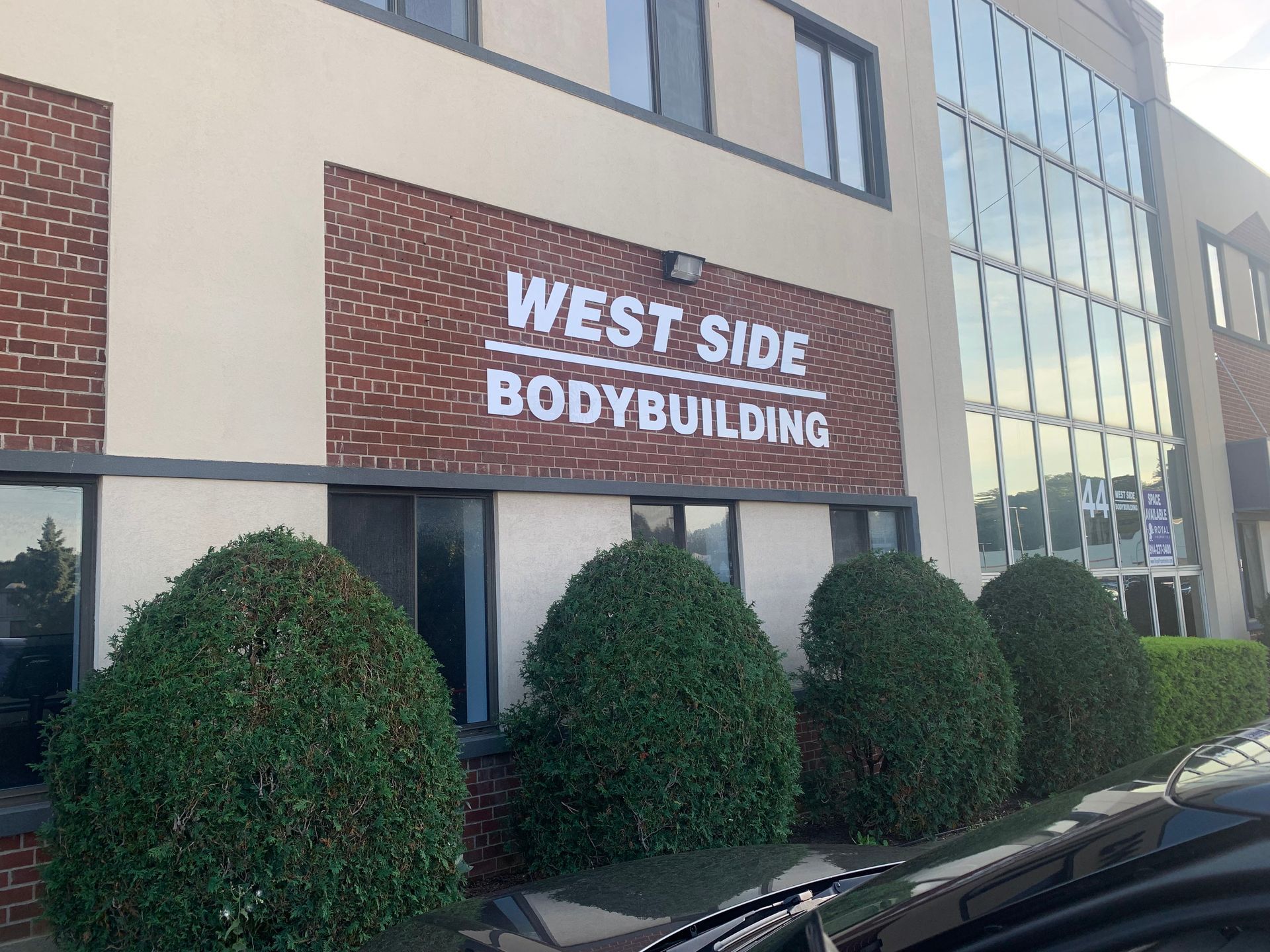 A building with a sign that says west side bodybuilding.