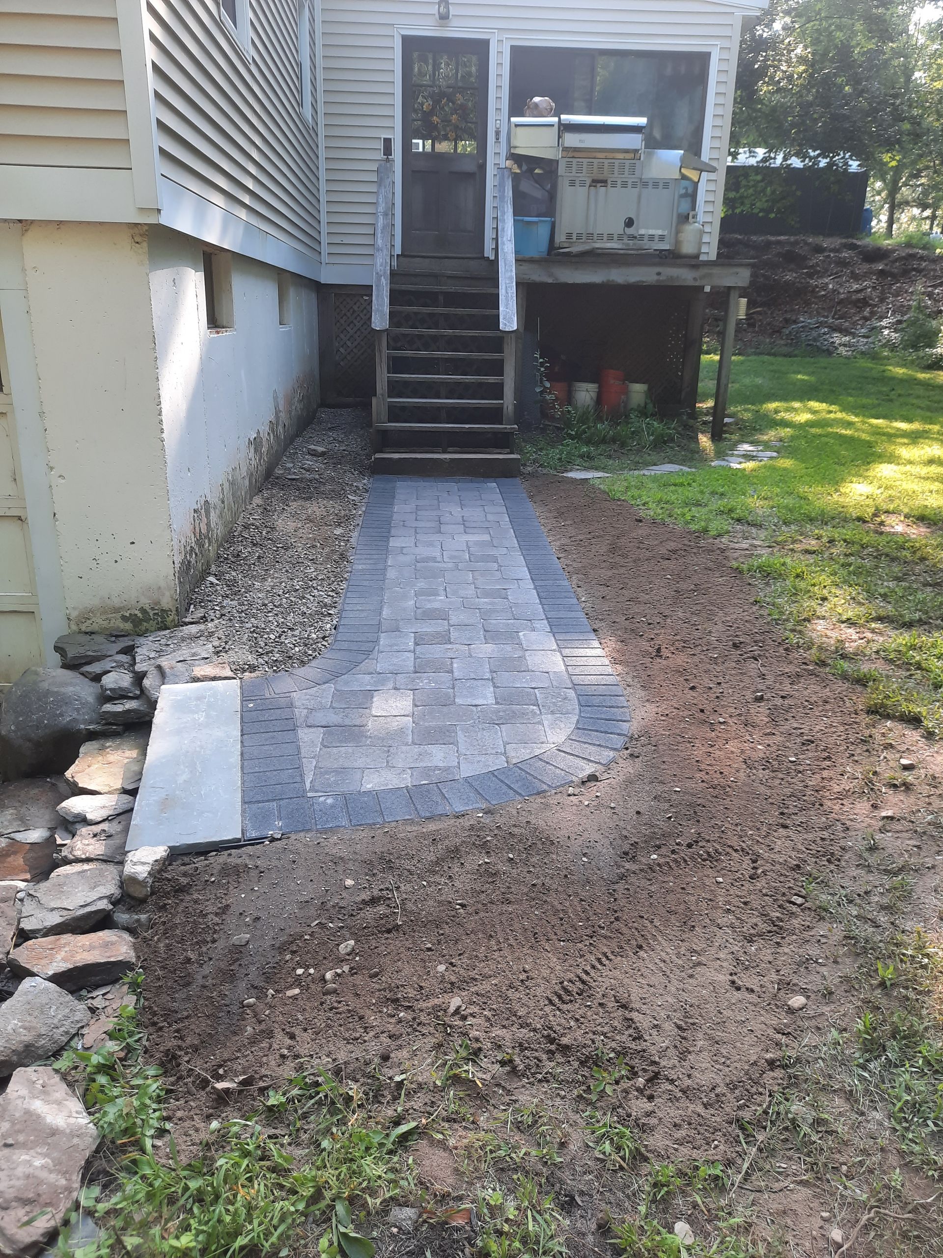 there is a walkway leading to the back of a house