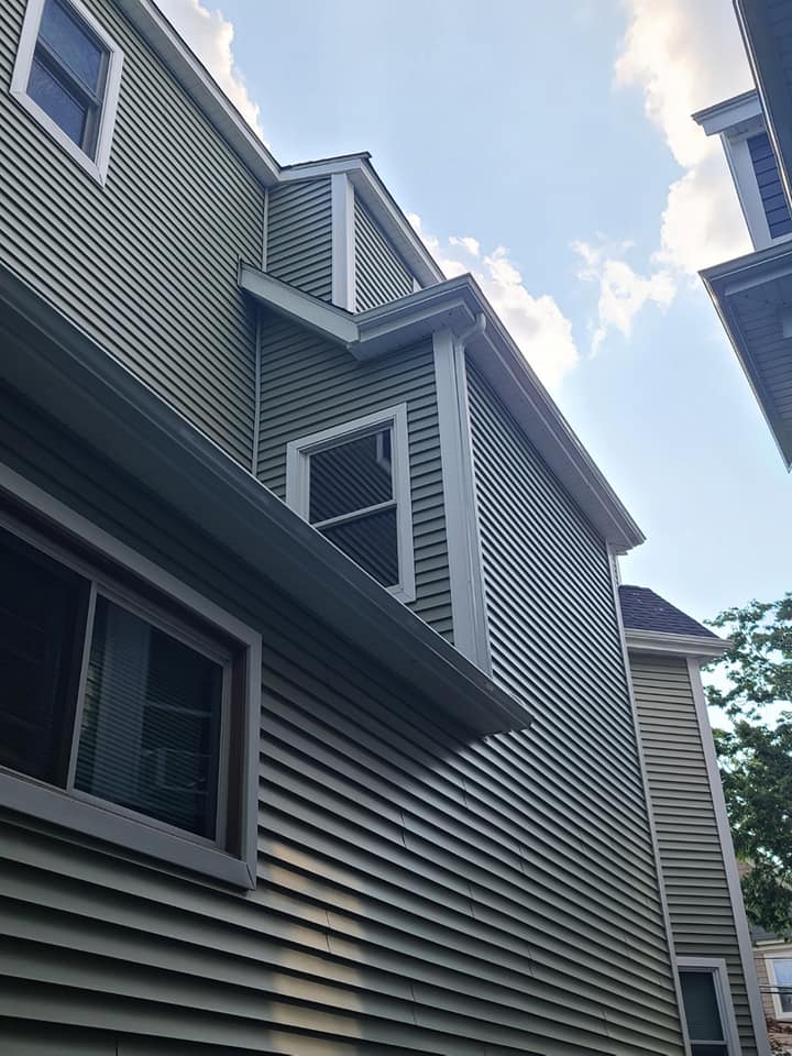 A house with a lot of windows and a blue sky in the background.