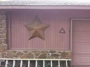 A start in a pink wall.