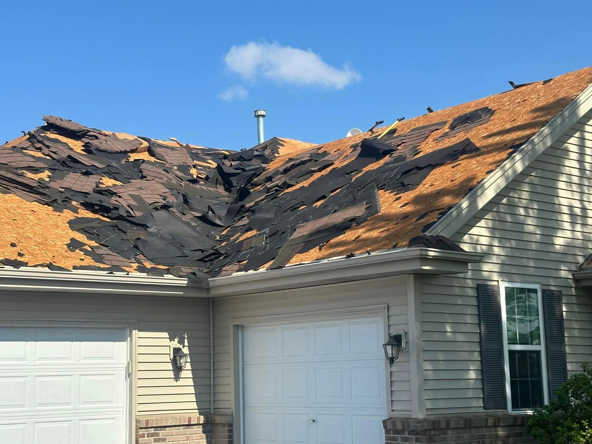A house with a roof that has been damaged by a fire.