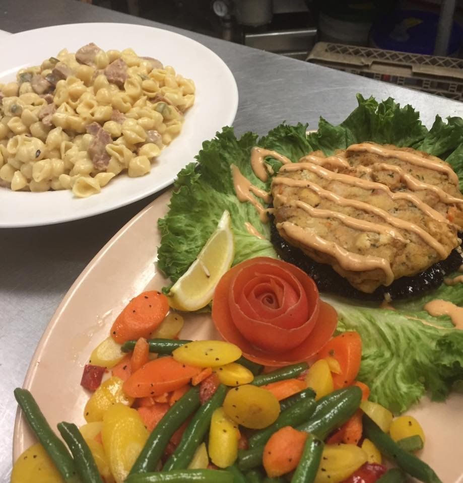 Mac and cheese with vegetables and patty