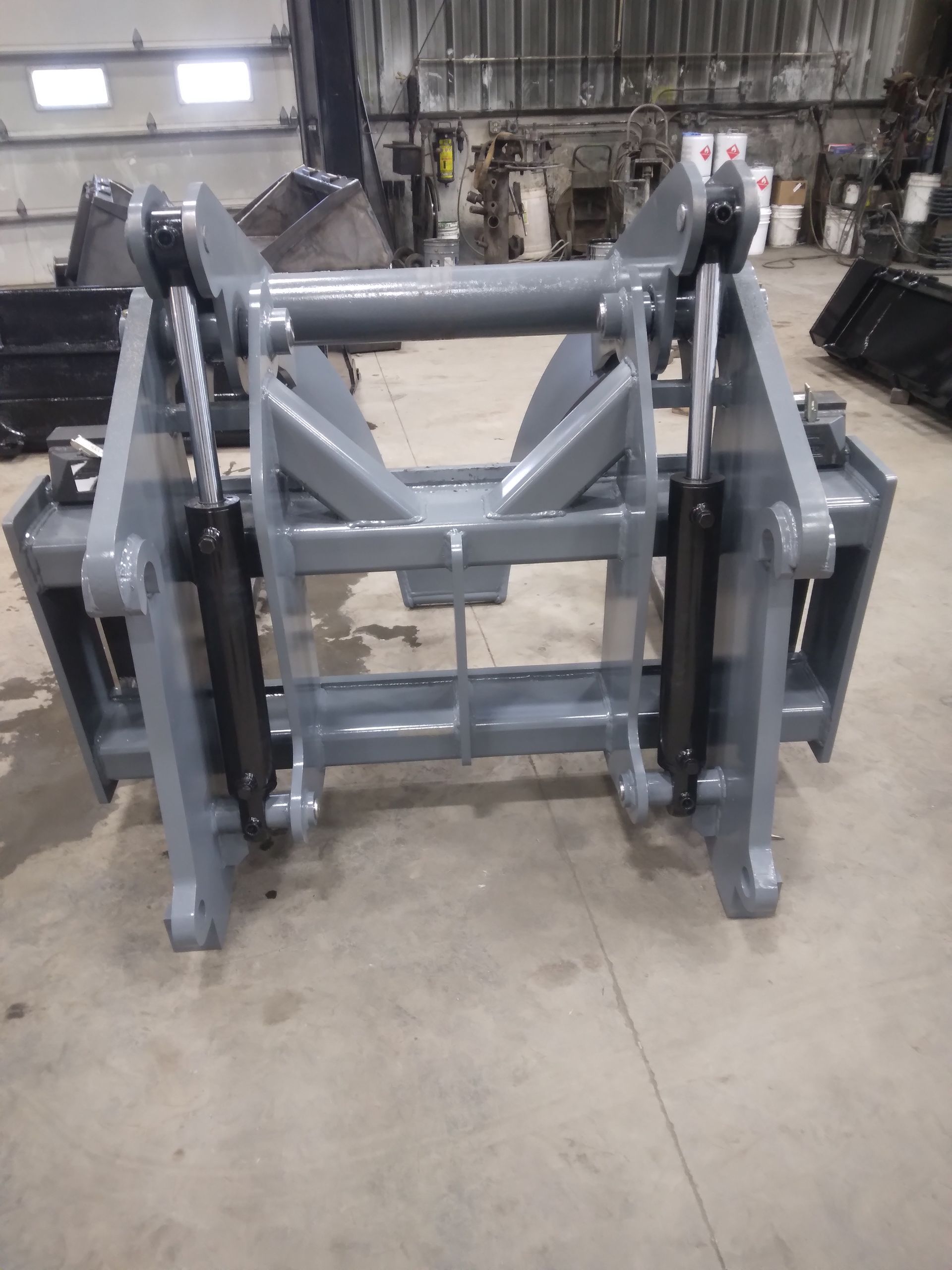 A machine is sitting on the ground in a garage.