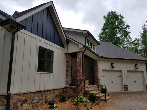 New home on Lake Keowee