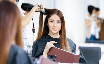 woman at hair salon
