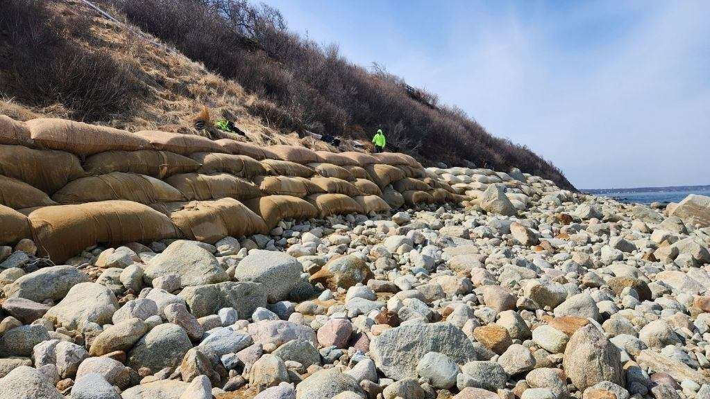 Geotextile bags installation