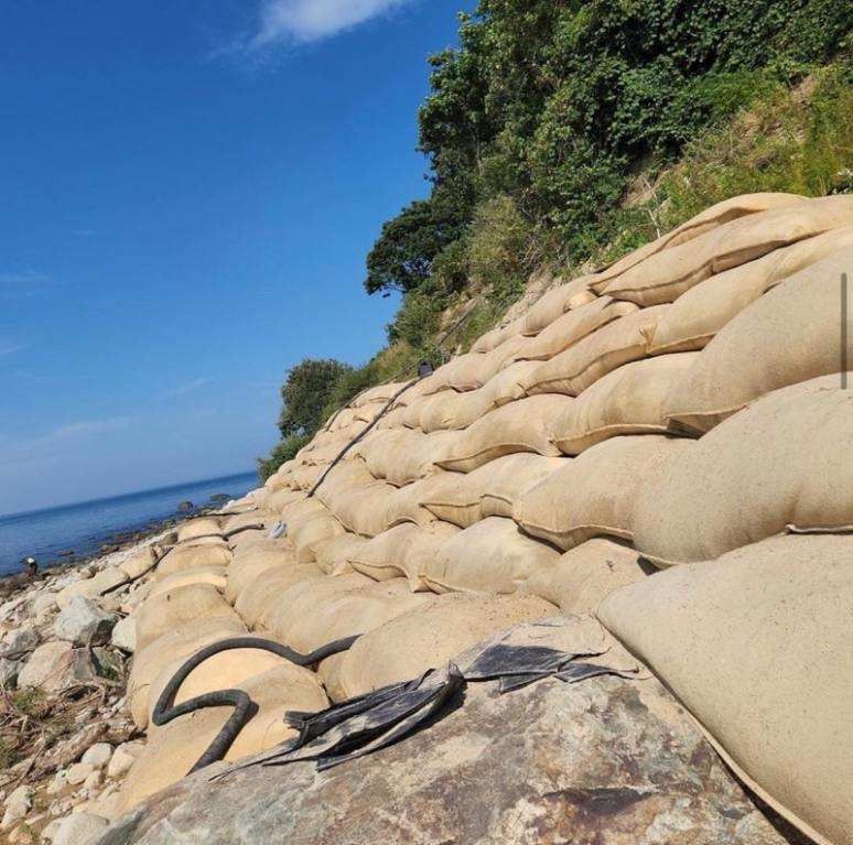 Geotextile bags install