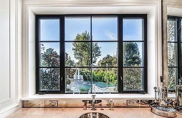 Aluminum window frame