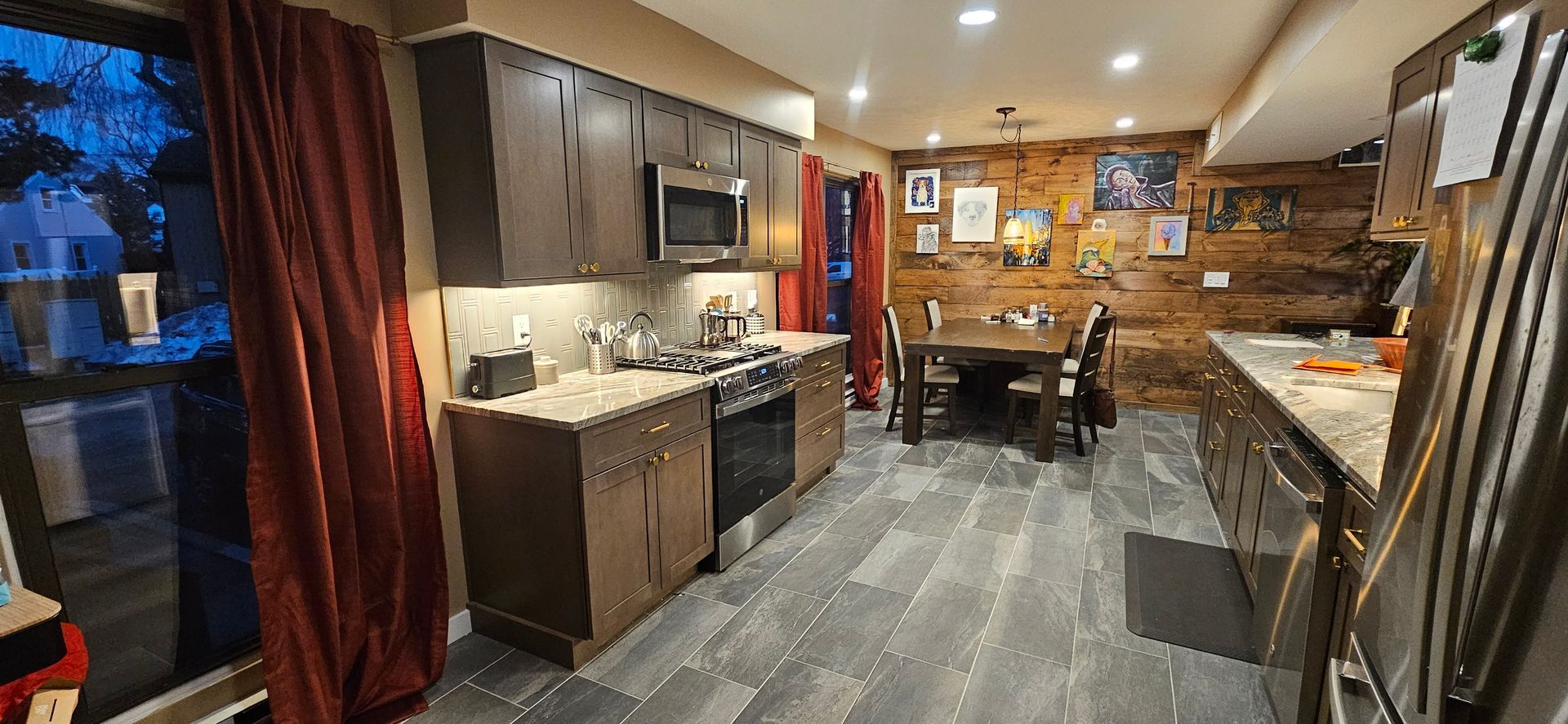 kitchen area showing kitchen appliances