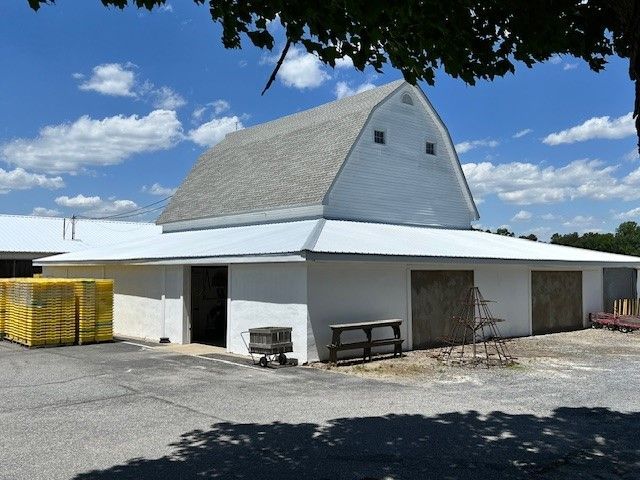 Fifer Orchards - New metal roof on lean