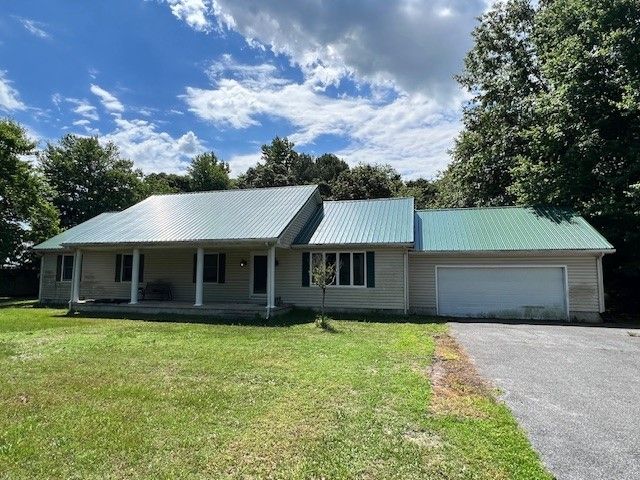 Laurel, DE- Hunter green metal roof