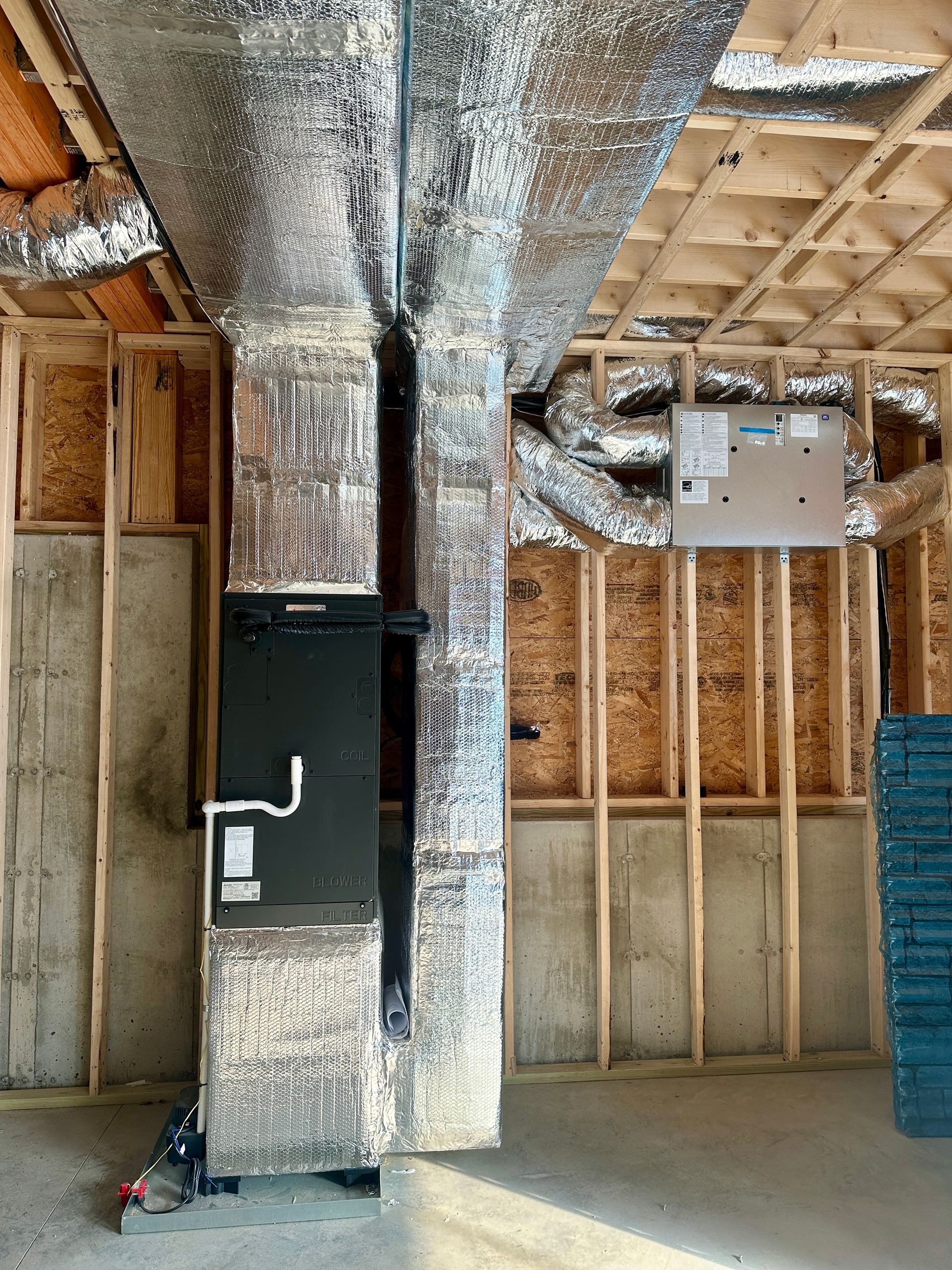 A room with a lot of pipes coming out of the ceiling.