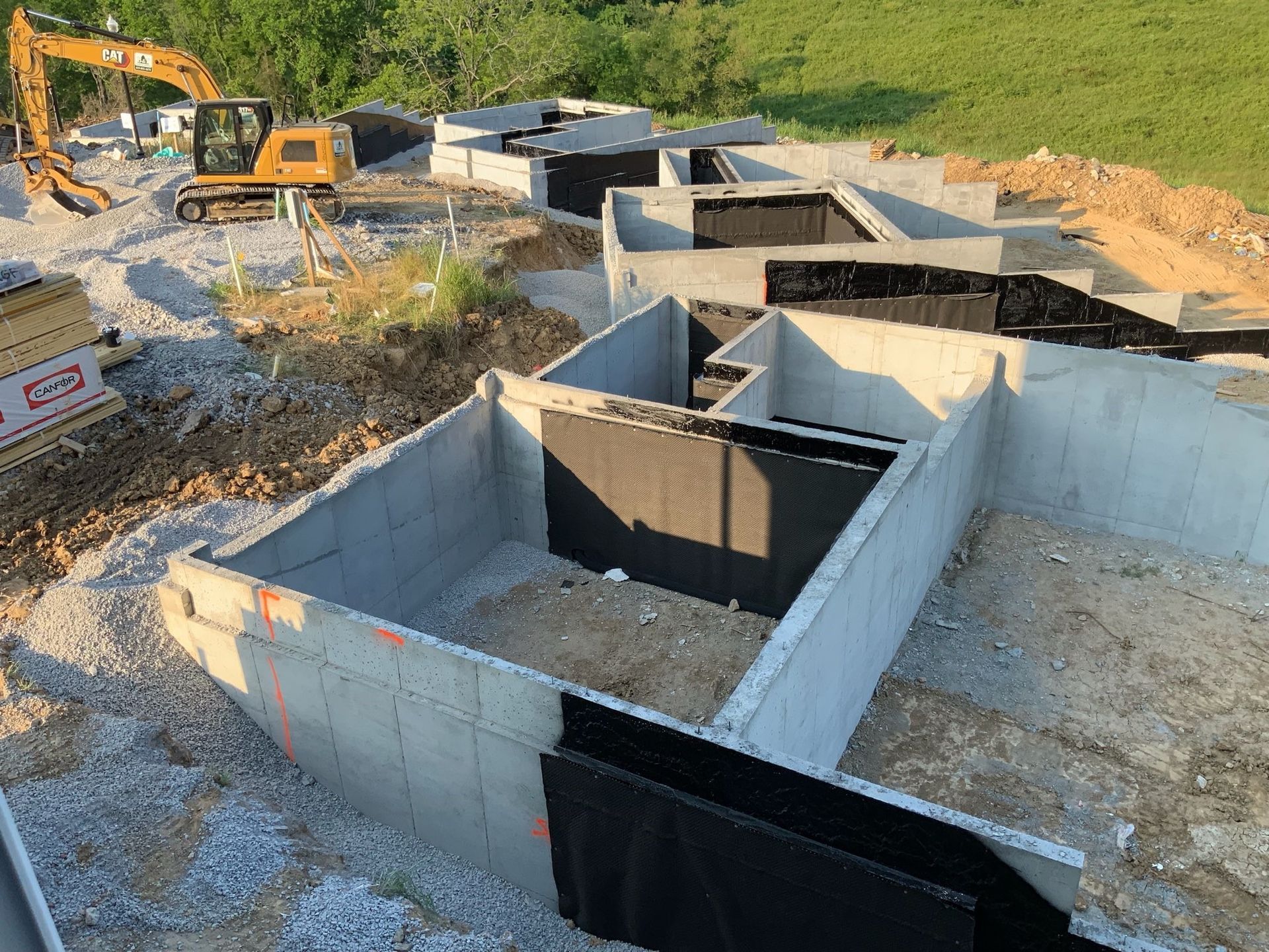 A large concrete structure is being built on a construction site.