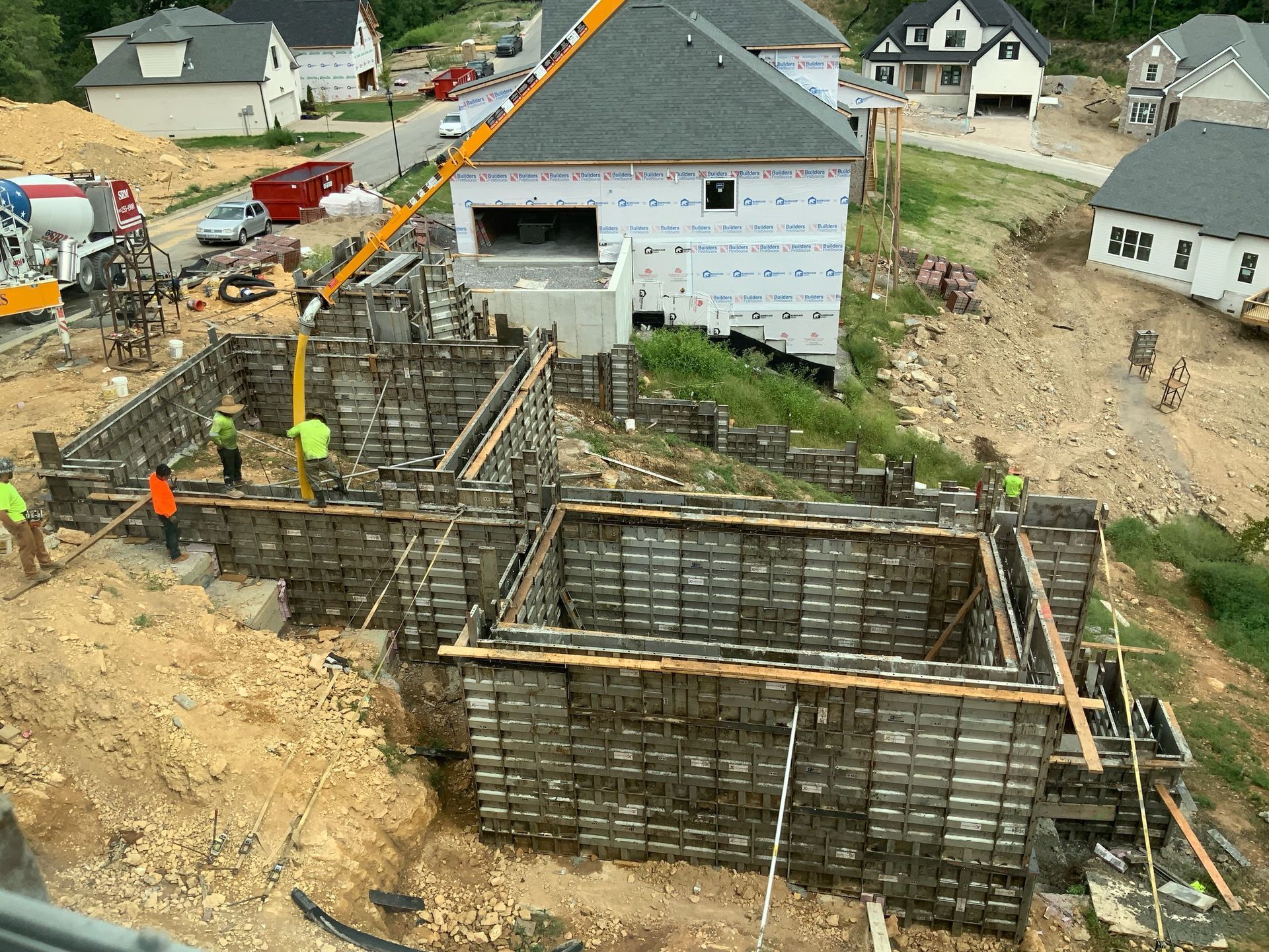 Construction process of poured concrete wall