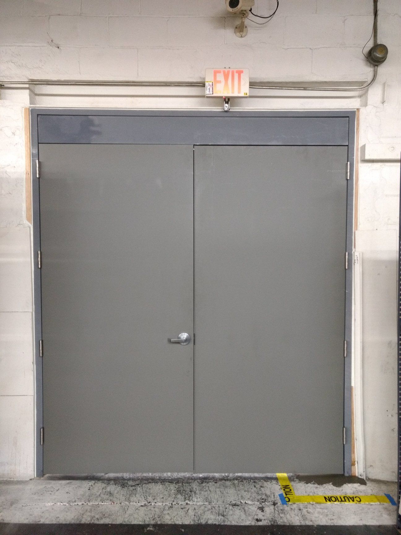 Commercial door