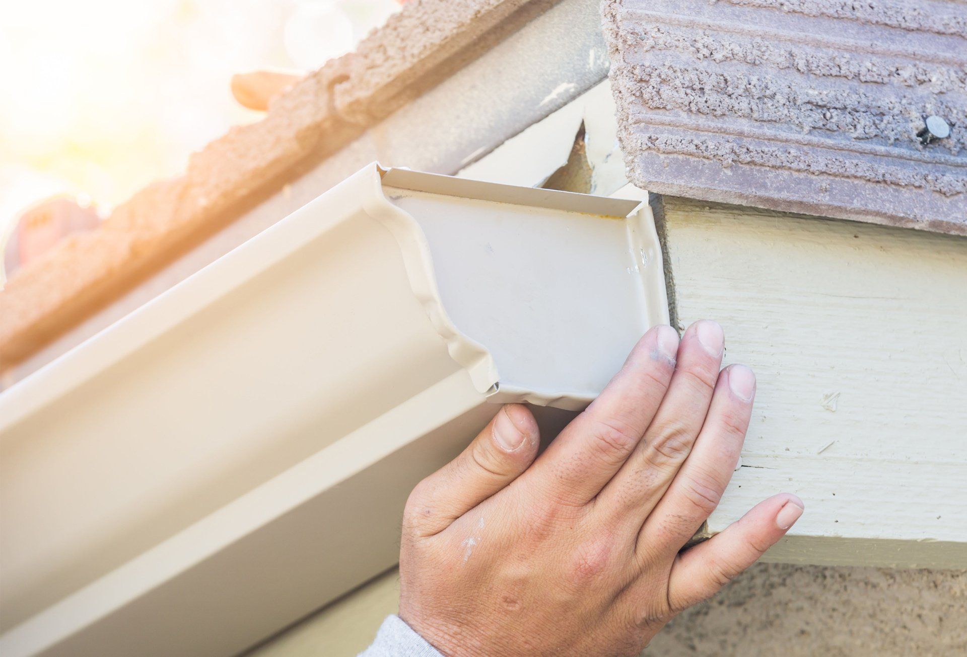 Seamless gutter installation