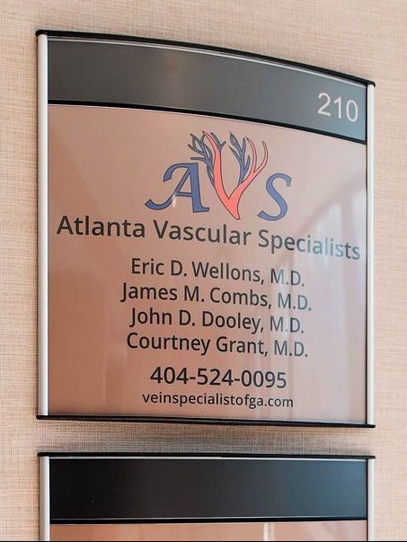 A sign that says atlanta vascular specialists on it