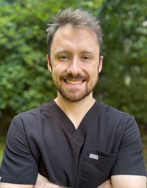 Dr. Charles Simmons