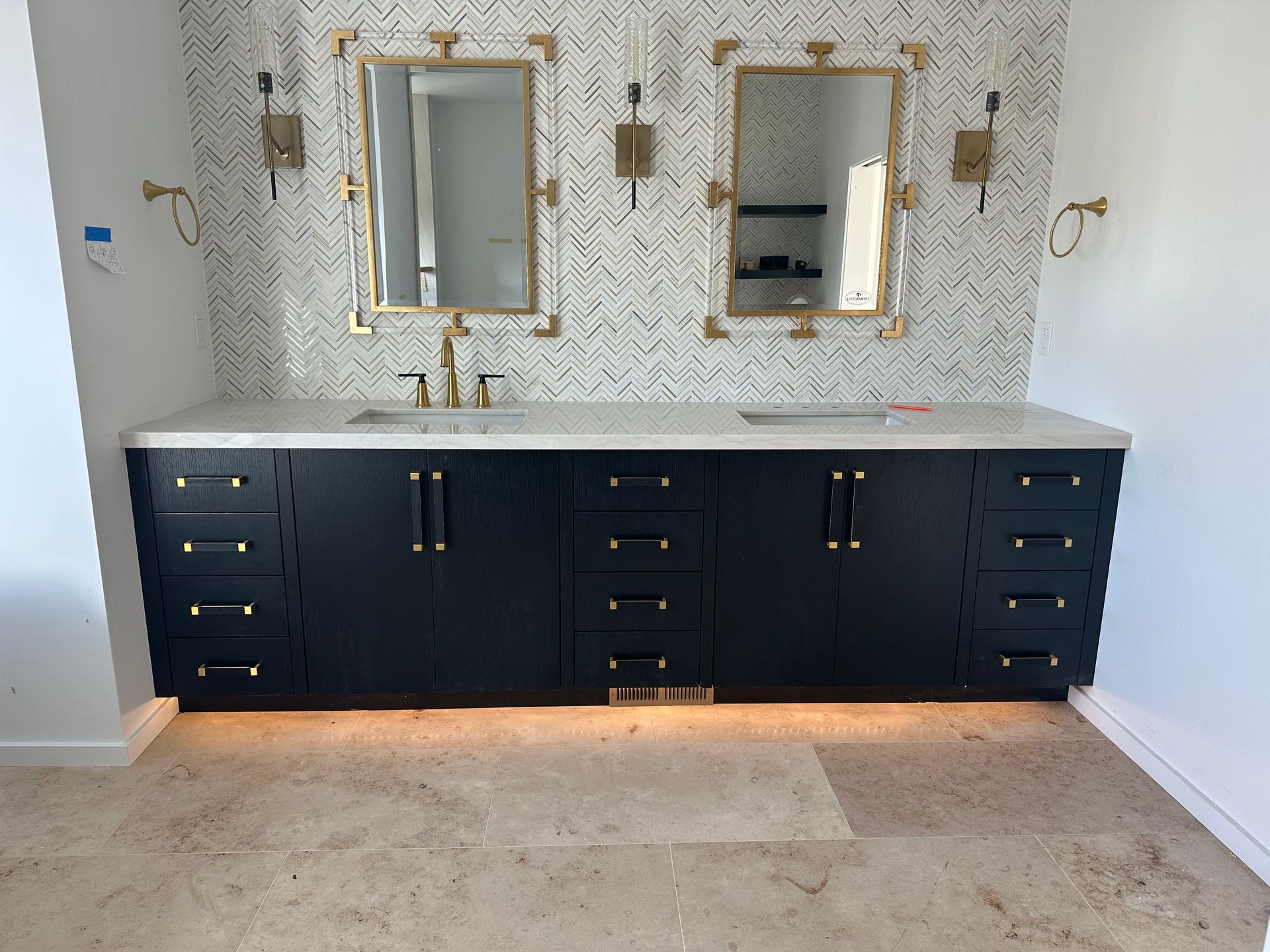 A bathroom with two sinks and two mirrors