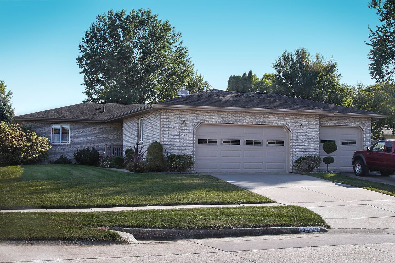 4215 Willowbrook Dr