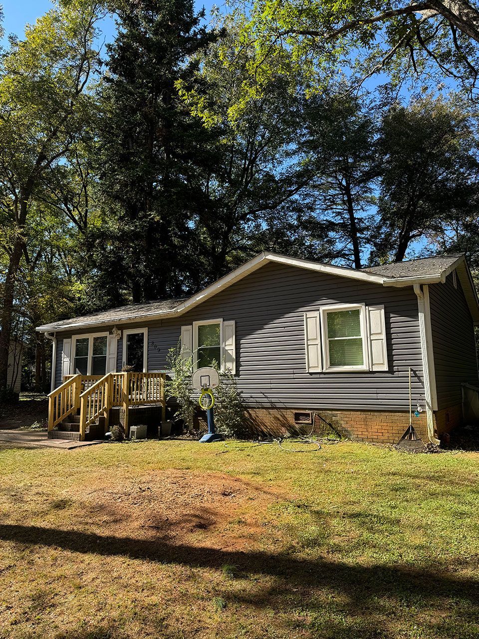 Without a tree in front of the house - after