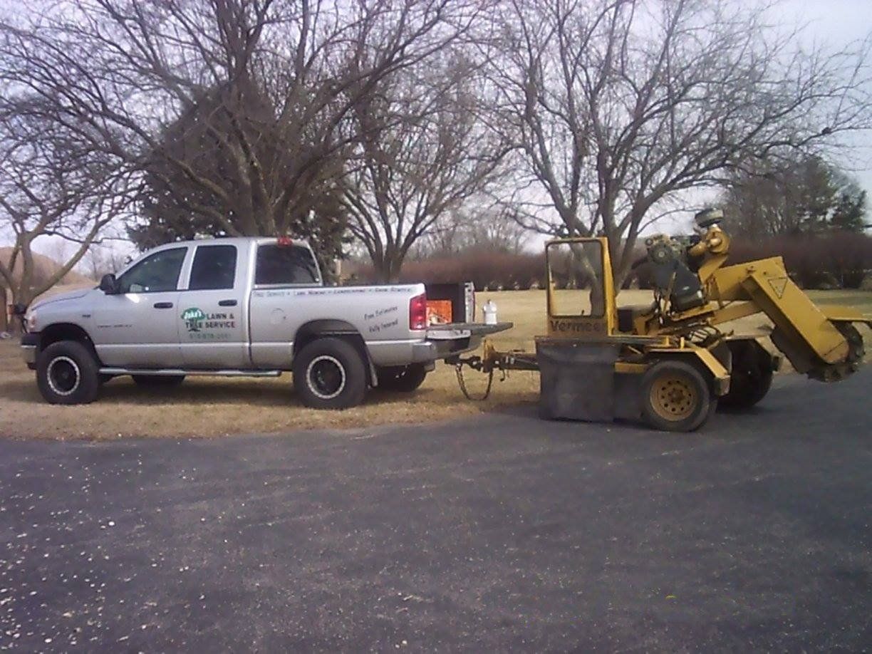Stump grinder truck